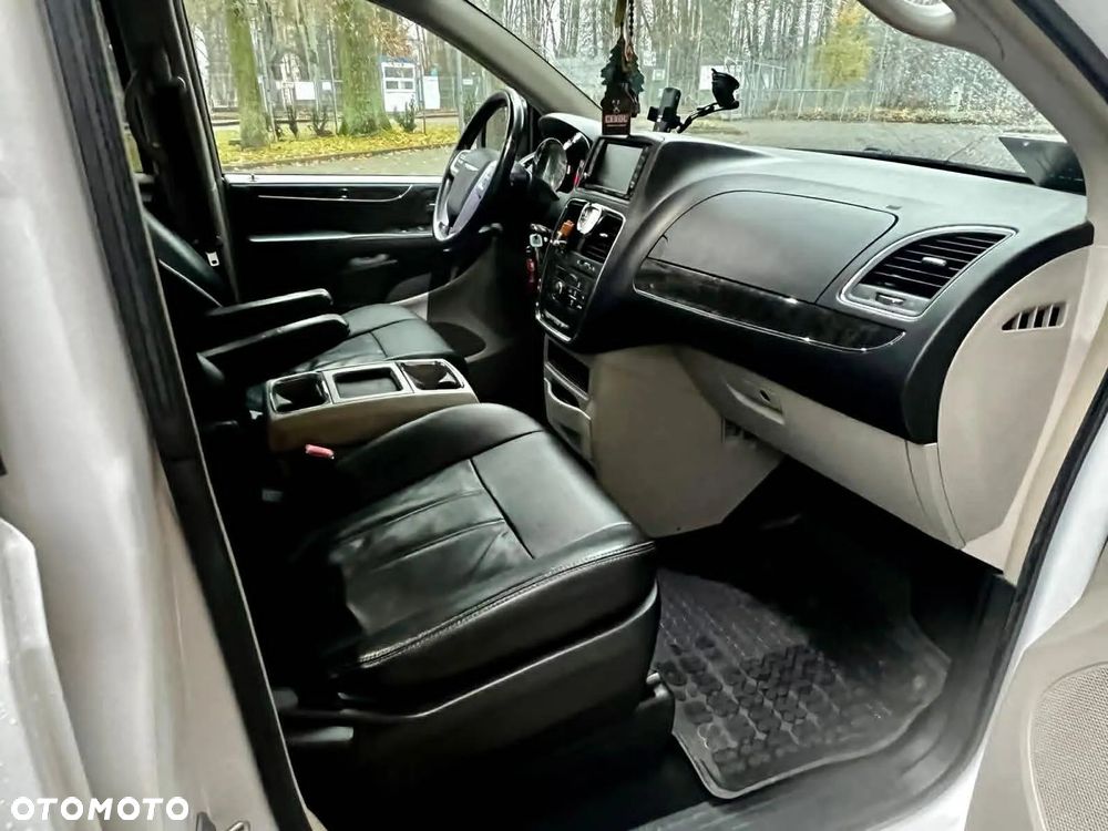 Chrysler Town & Country 3.6 Touring - 14