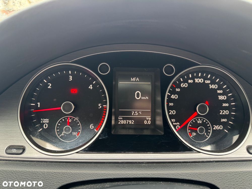 Volkswagen Passat 1.6 TDI DPF BlueMot Comfortline - 7