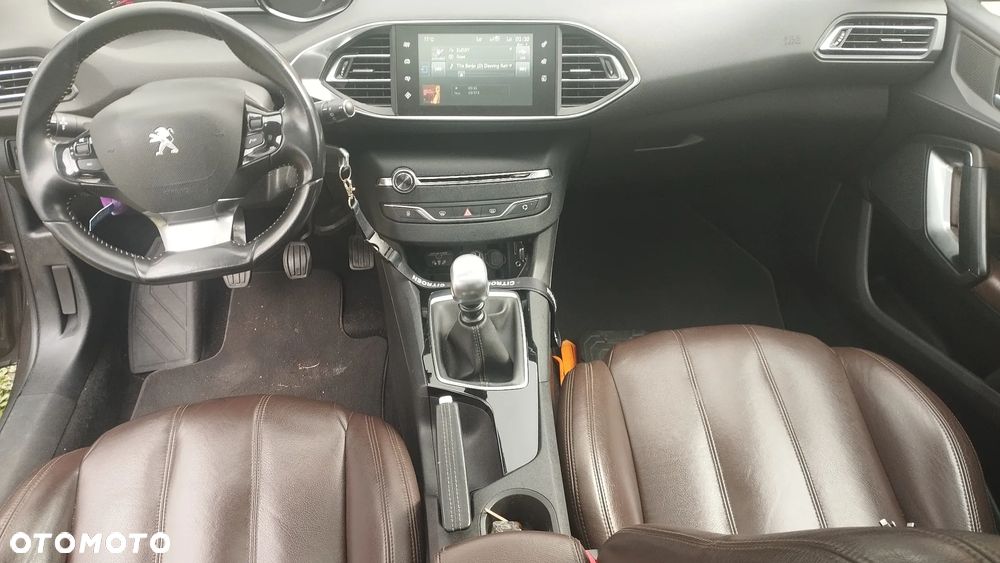Peugeot 308 1.6 BlueHDi Allure S&S - 15