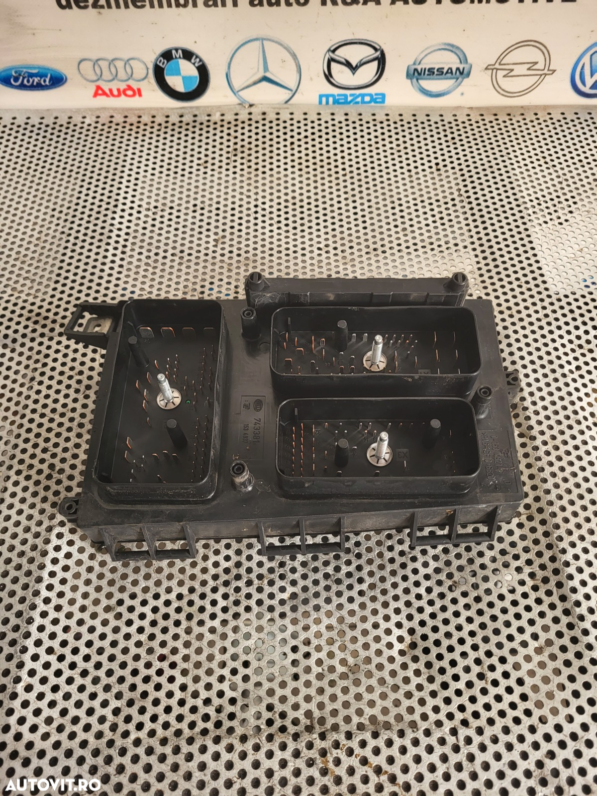Tablou Panou Sigurante Opel Zafira B Astra H 1.7 Cdi Euro 5 Motor A17DTR Cutie M32 Cod 13285621M Dezmembrez Opel Zafira B 1.7 Cdti Euro 5 Motor A17DTR Cutie M32 - 4