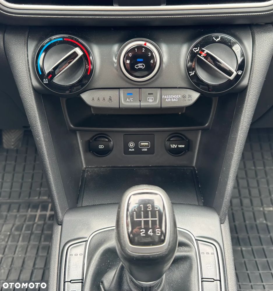Hyundai Kona - 17