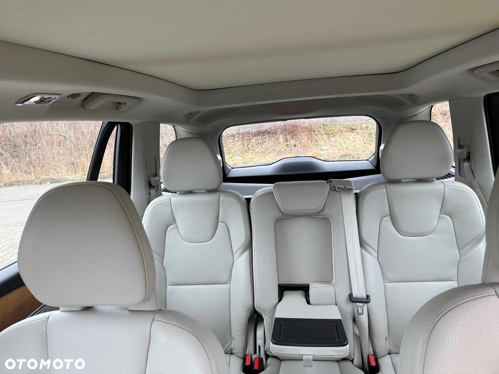 Volvo XC 90 - 8