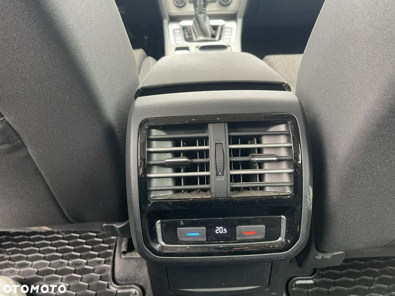 Volkswagen Passat Variant 2.0 TDI SCR DSG Comfortline - 11