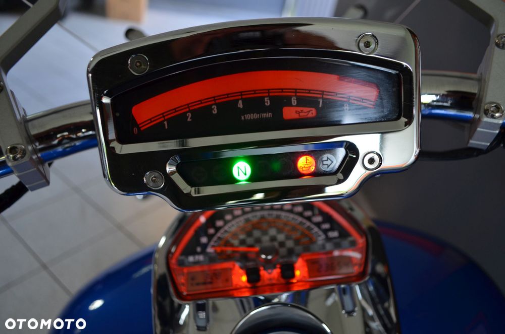 Suzuki Intruder - 32