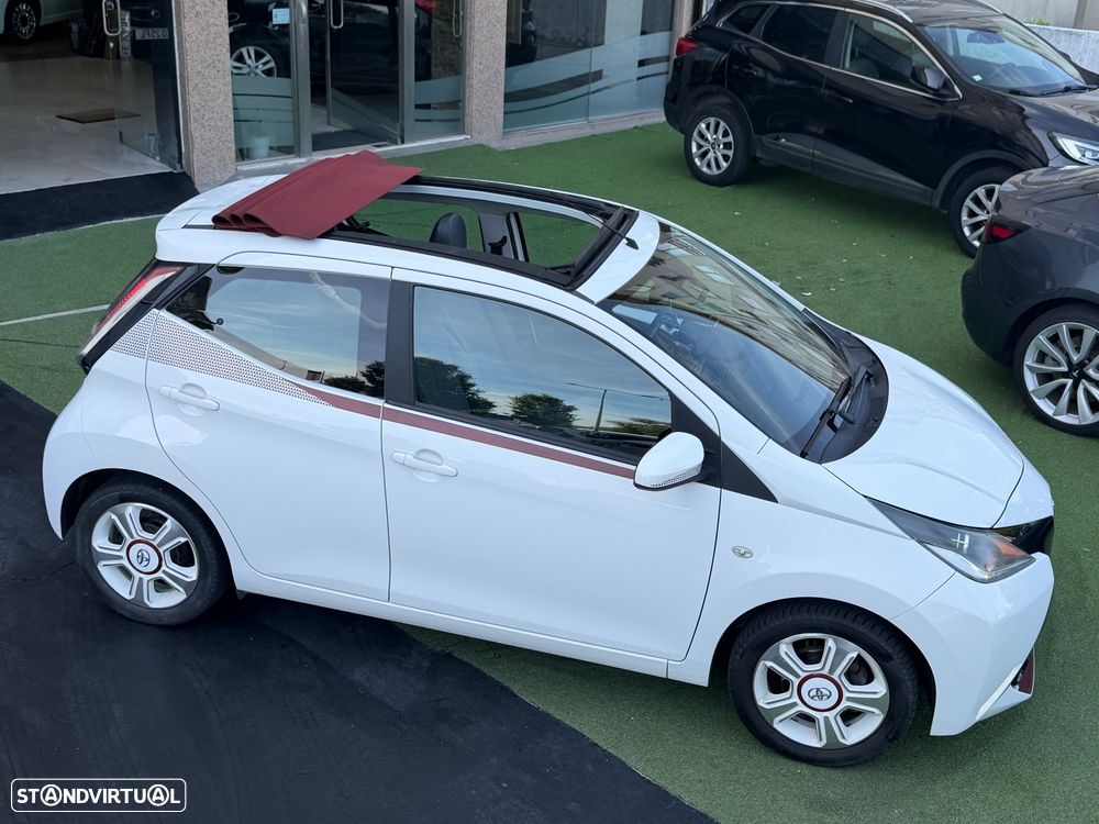 Toyota Aygo x-wave - 1