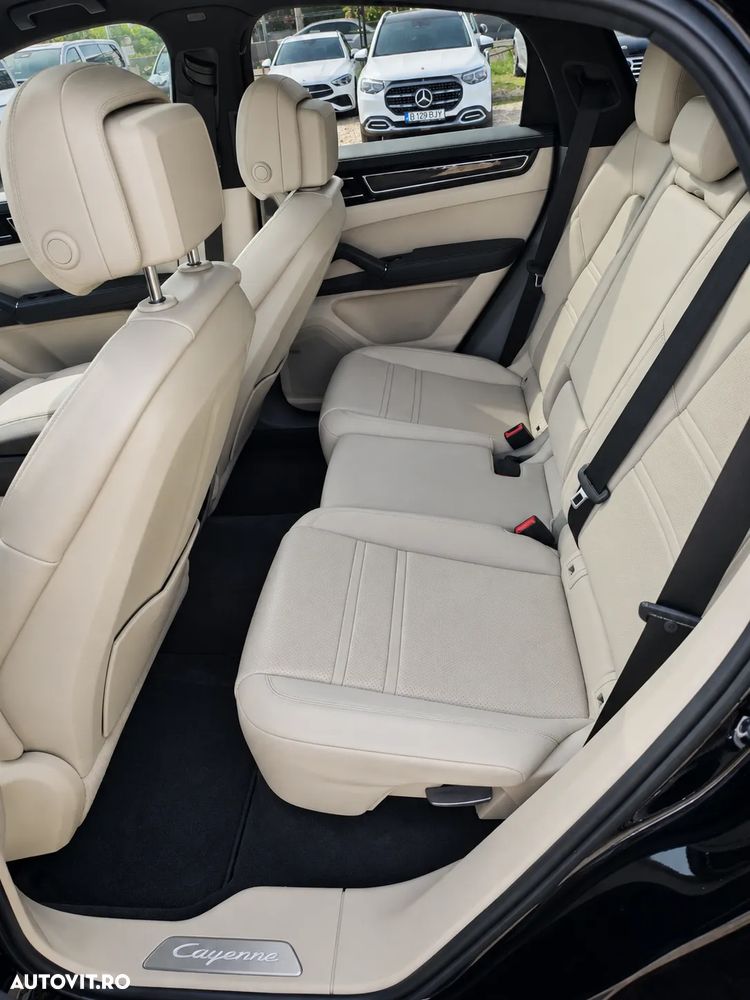 Porsche Cayenne - 14
