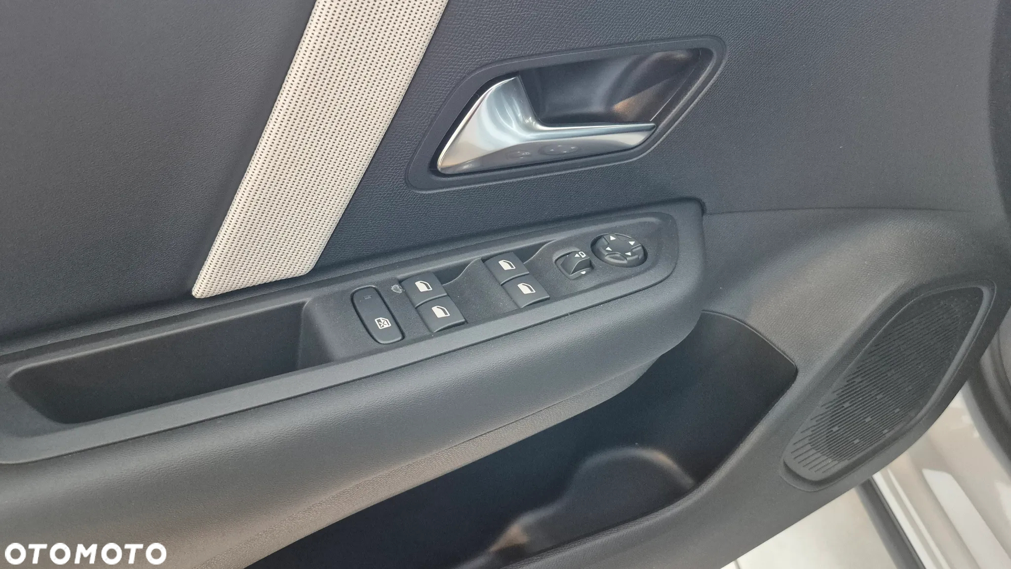 Citroën C4 1.2 PureTech Max S&S EAT8 - 10