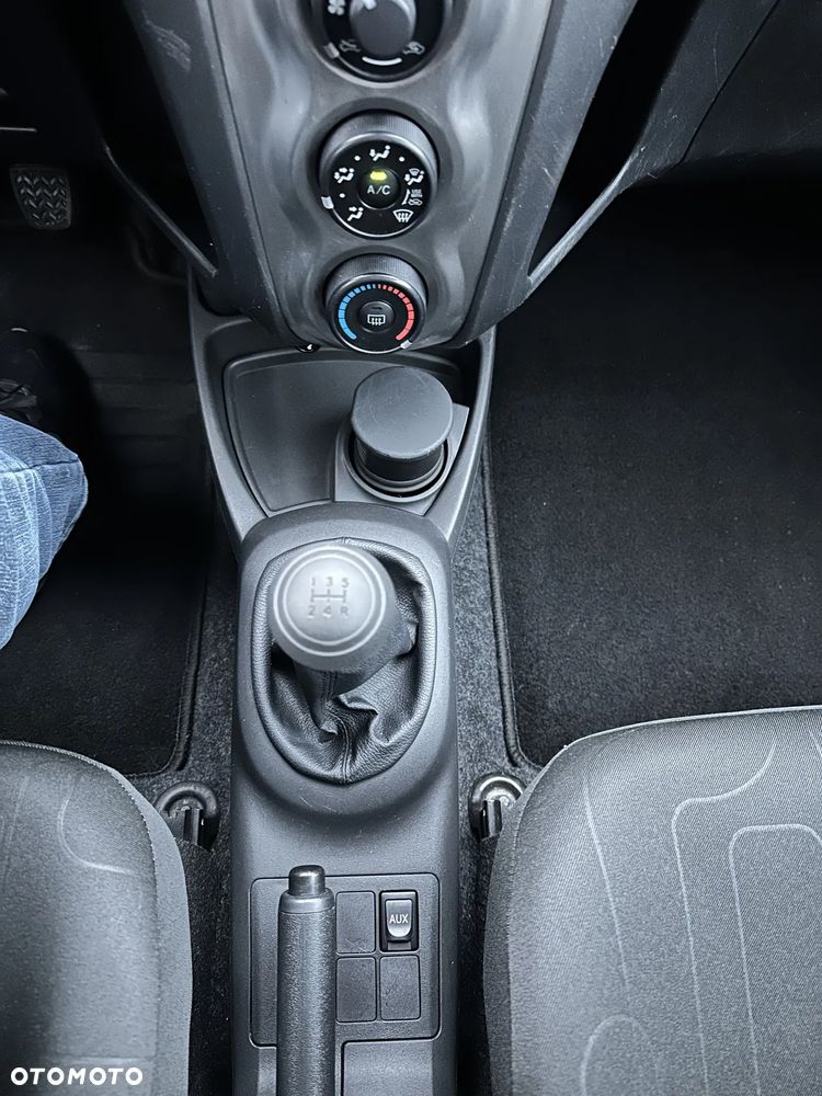 Toyota Yaris 1.0 Terra A/C - 11
