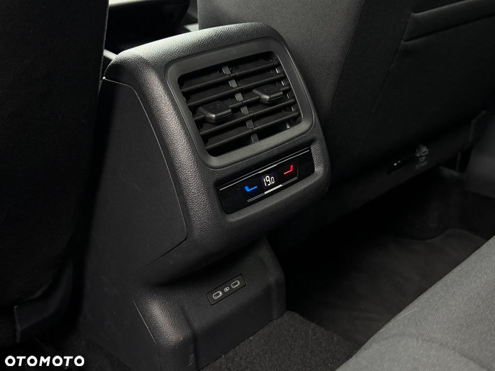 Volkswagen T-Roc 1.5 eTSI Life DSG - 31