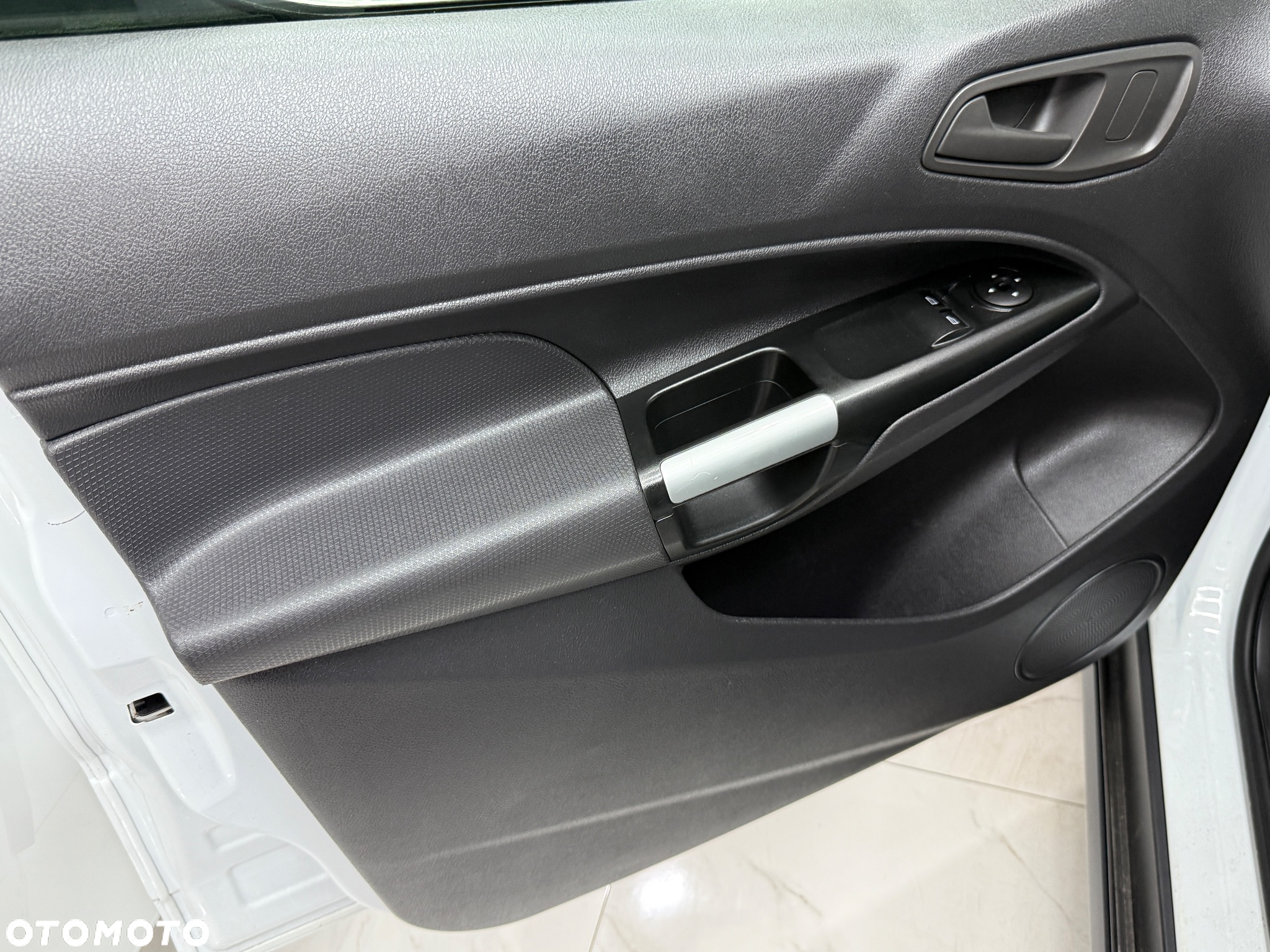 Ford Transit Connect - 9