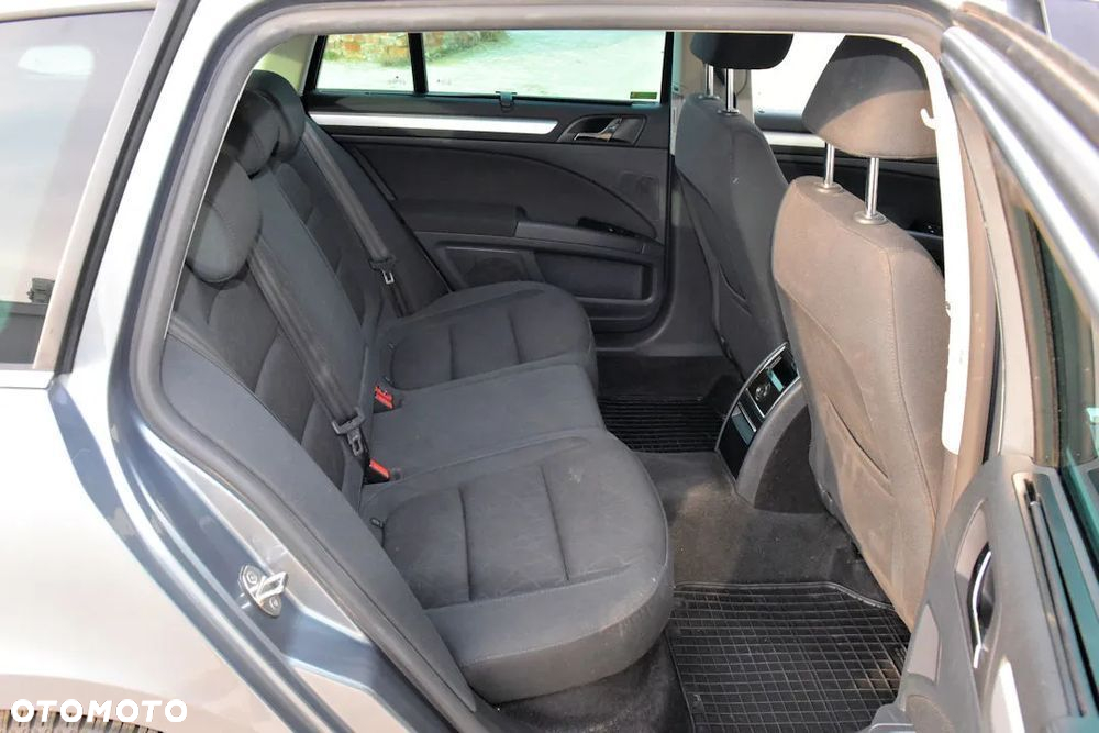Skoda Superb 2.0 TDI Family DSG - 24