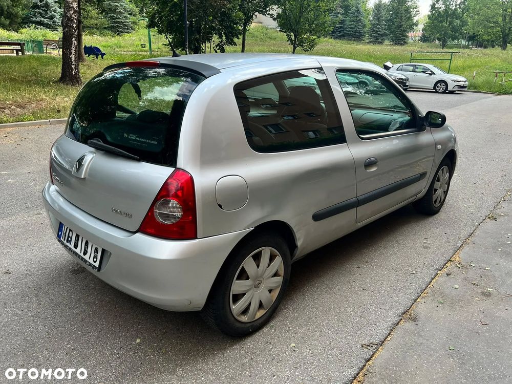 Renault Clio 1.2 16V Campus - 2