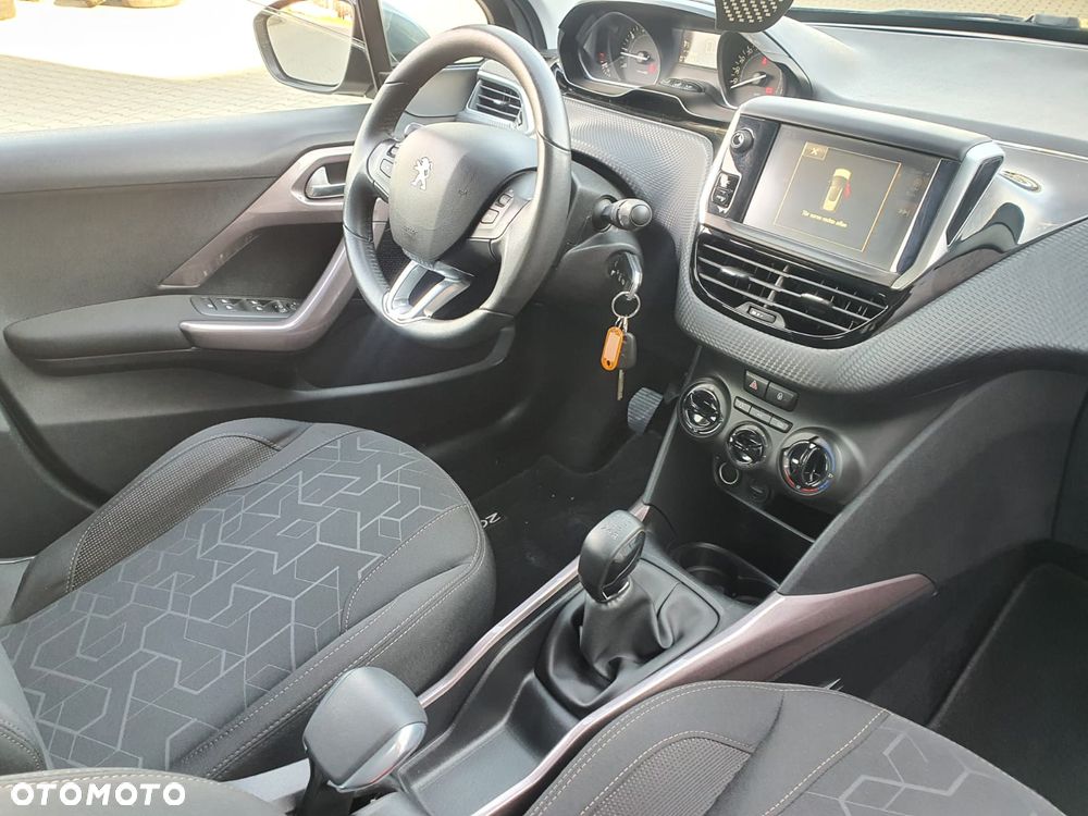 Peugeot 2008 1.2 Pure Tech Active - 12