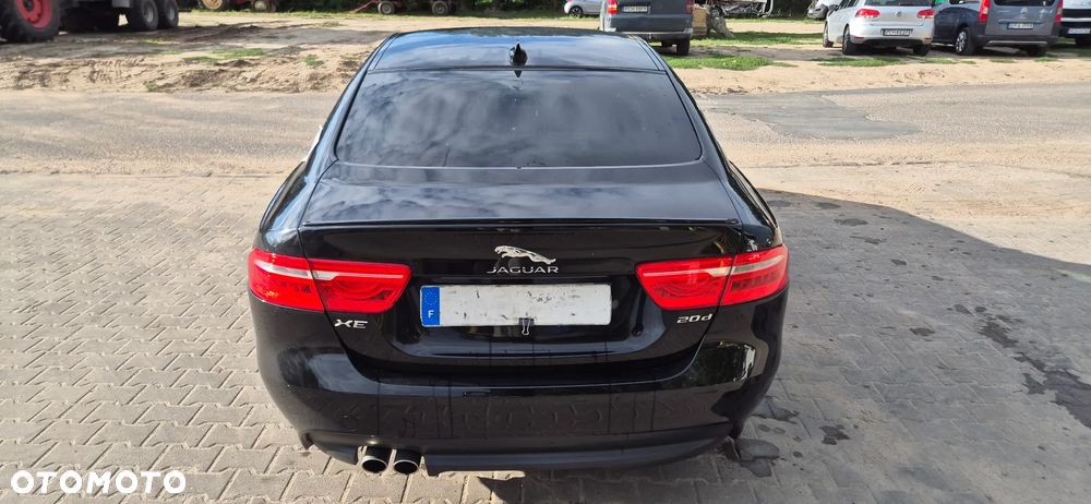 Jaguar XE - 10