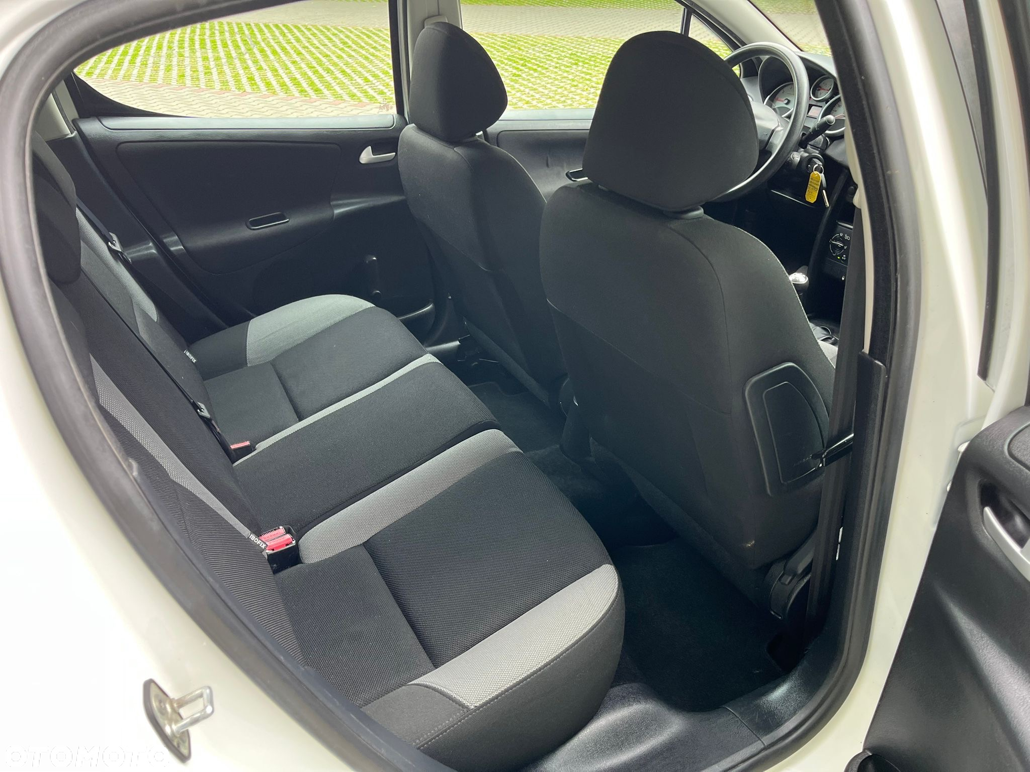 Peugeot 207 - 13