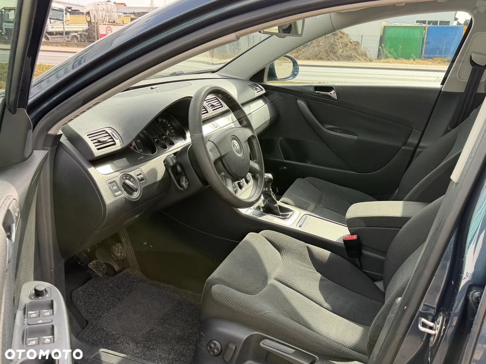 Volkswagen Passat - 12
