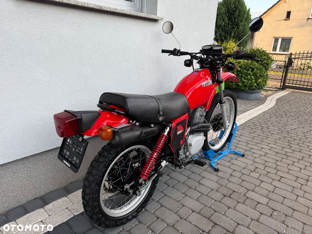 Honda XL - 17