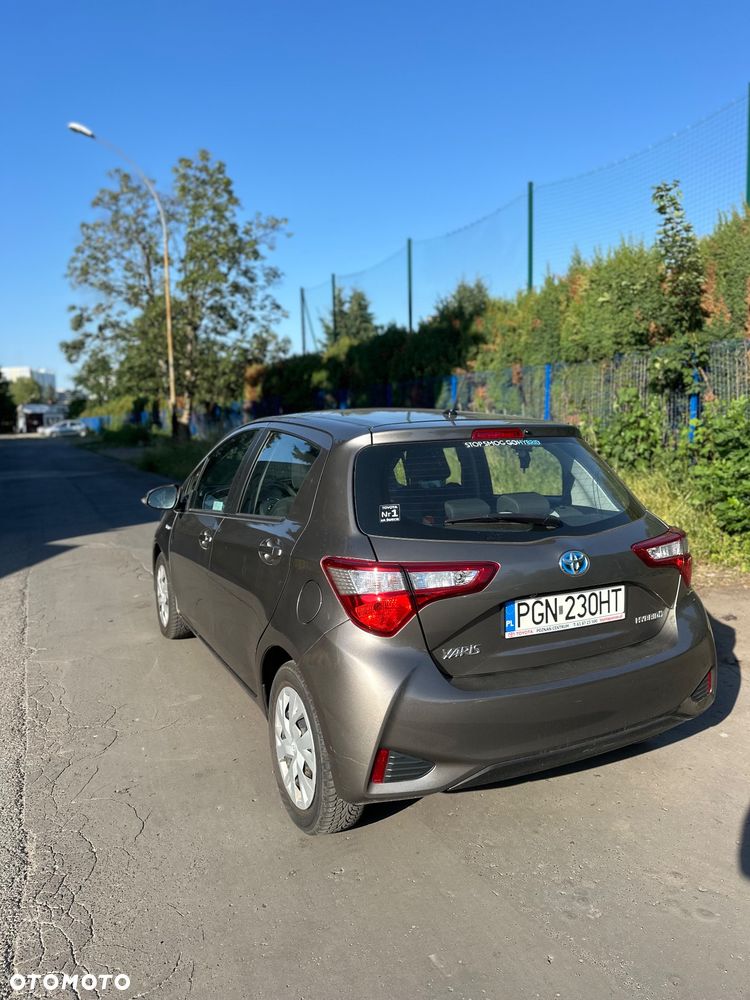 Toyota Yaris Hybrid 100 Dynamic - 6