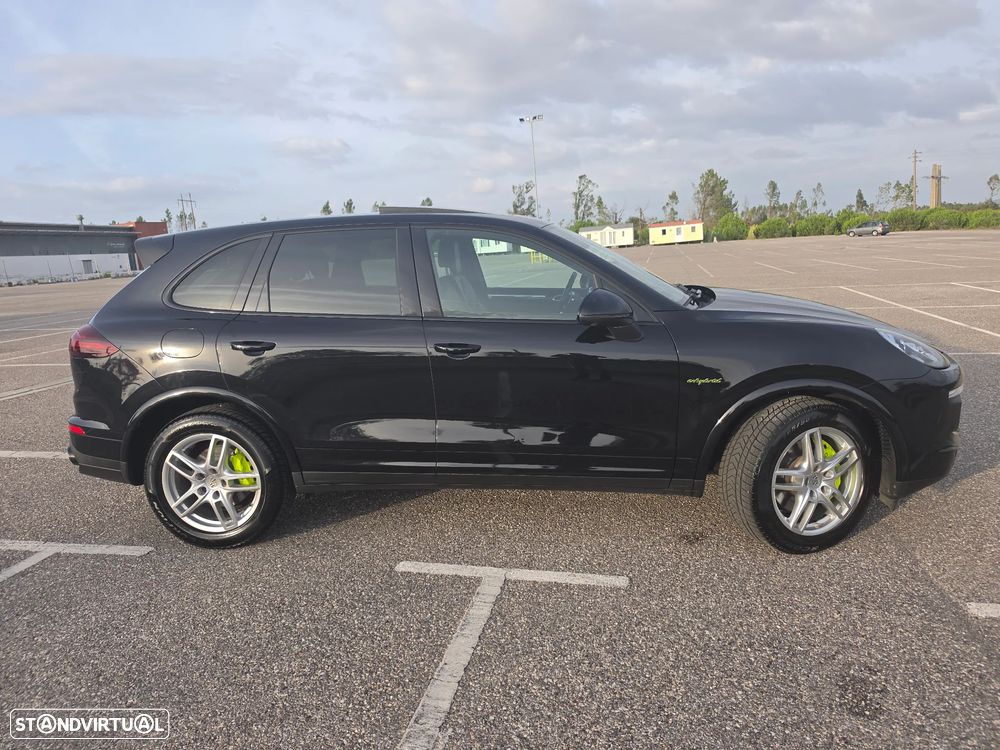 Porsche Cayenne S E-Hybrid Platinum Edition - 36