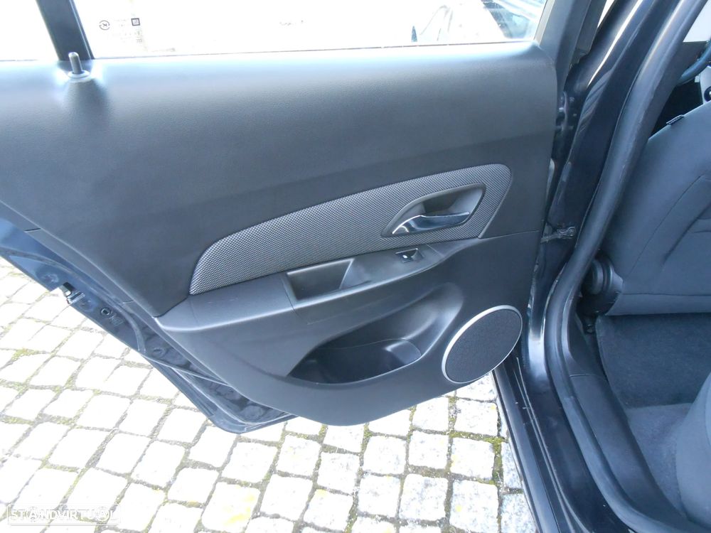 Chevrolet Cruze 1.6 LT - 17