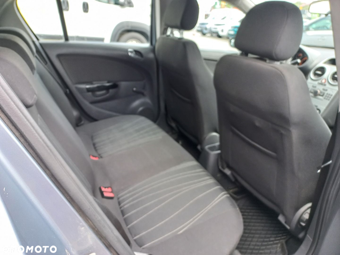 Opel Corsa 1.2 16V Essentia - 13