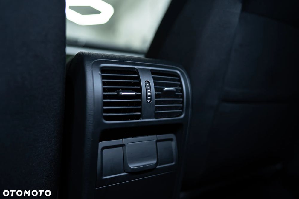 Volkswagen Passat 2.0 TDI DSG BlueMotion Technology R-Line - 36