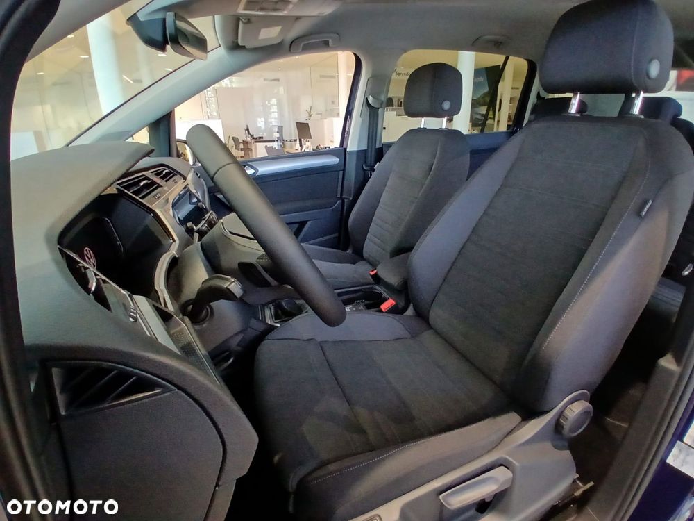 Volkswagen Touran - 12
