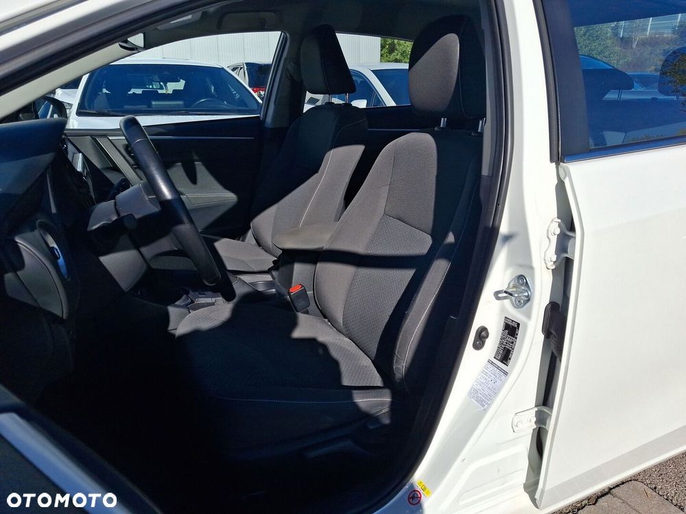 Toyota Corolla 1.6 Classic Plus - 11