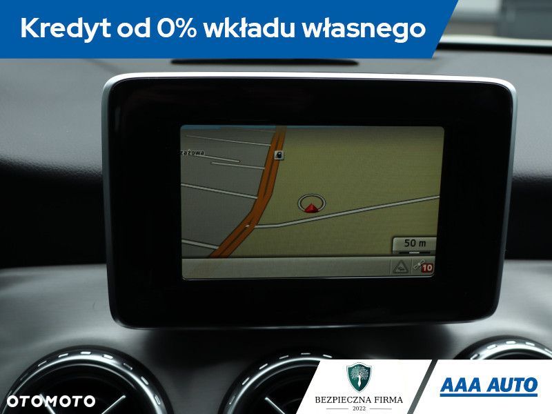 Mercedes-Benz GLA - 14