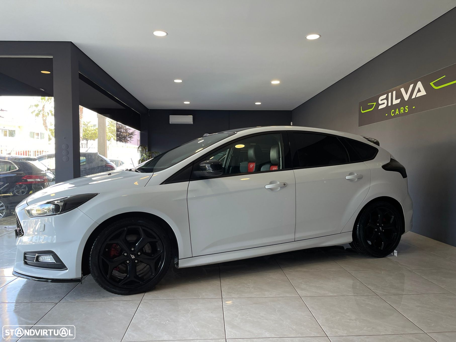 Ford Focus 2.0i ST-2 - 14