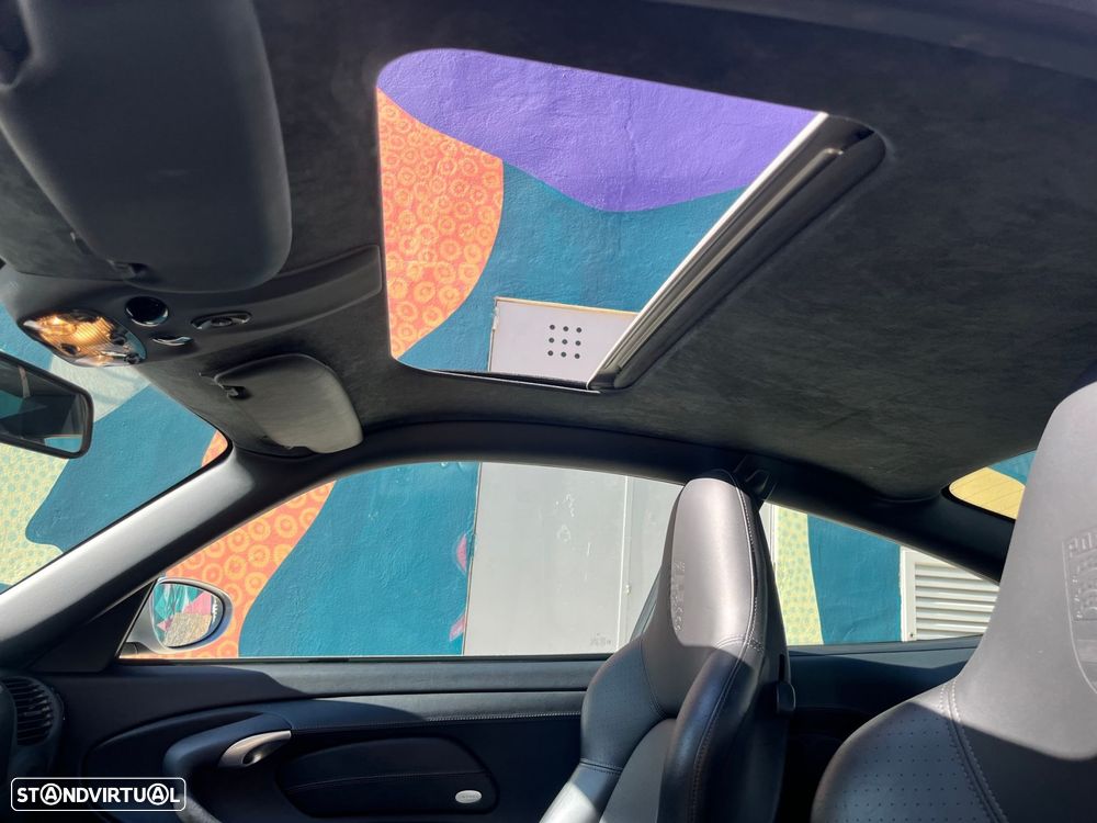 Porsche 911 (996) Carrera - 21