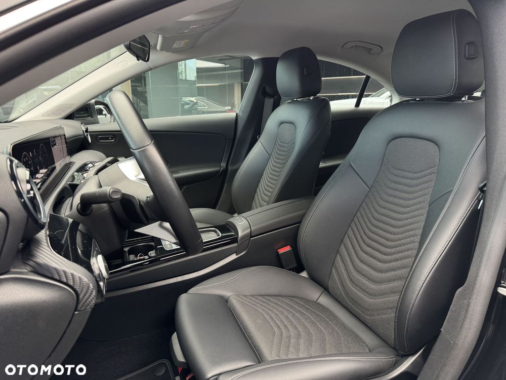 Mercedes-Benz CLA 200 7G-DCT - 12
