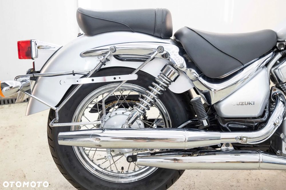 Suzuki Intruder - 13