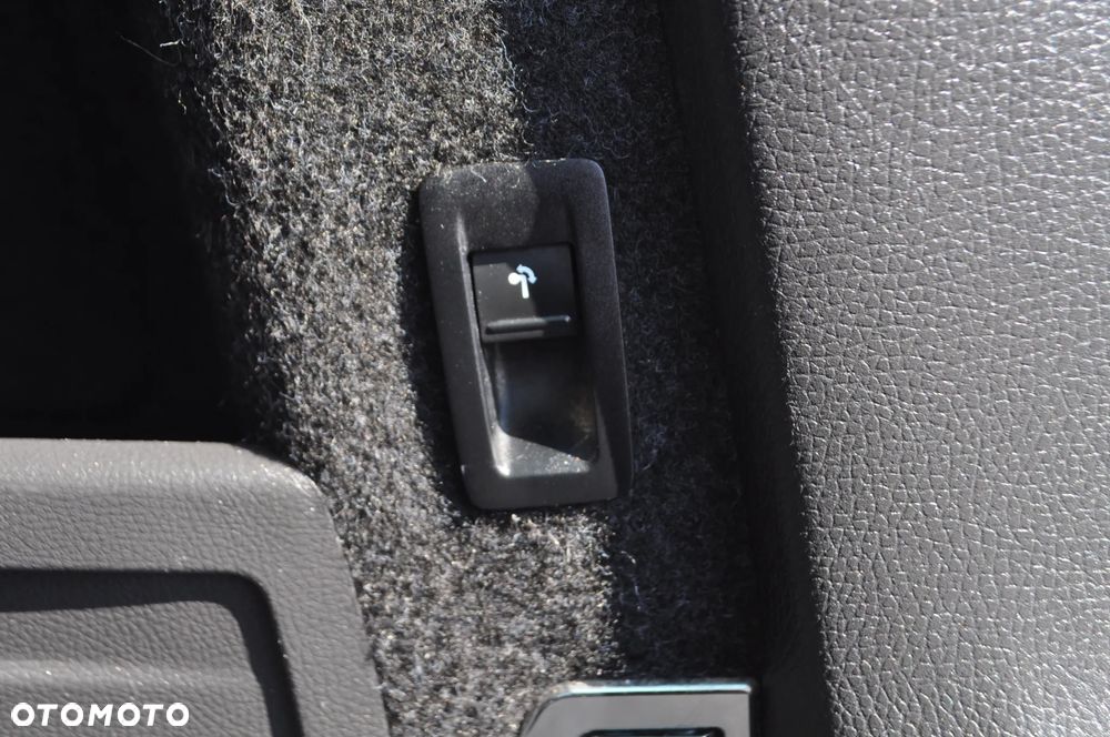 Volkswagen Passat Variant 2.0 TDI DPF Highline - 36