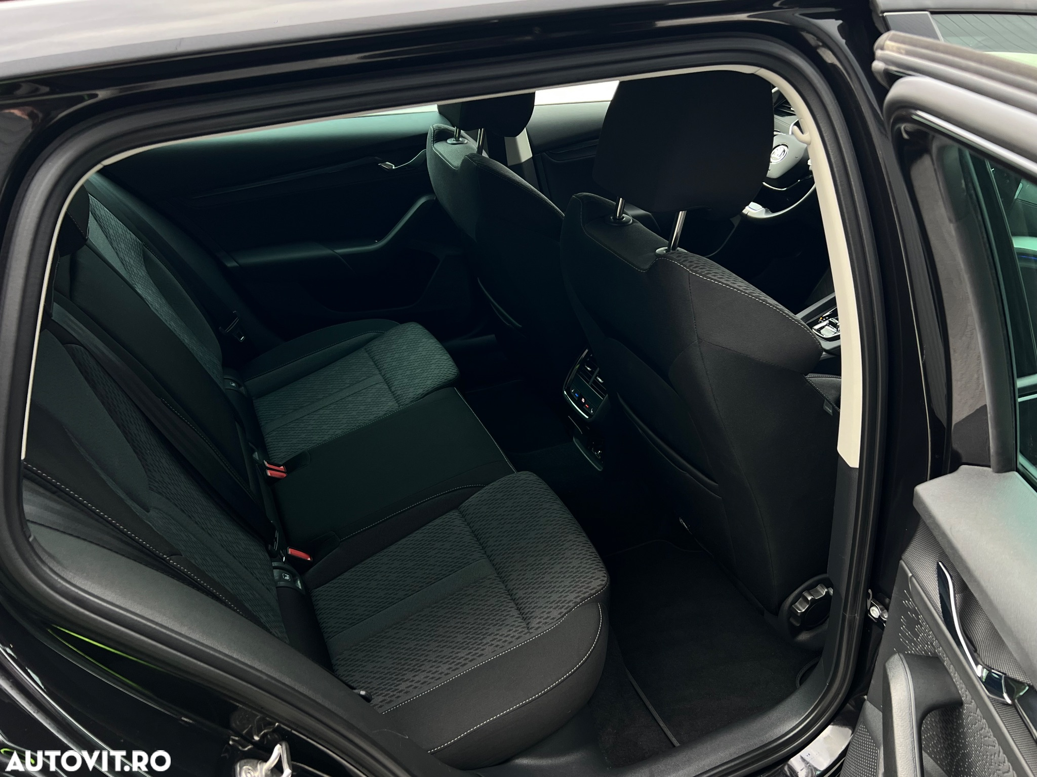 Skoda Octavia Combi 2.0 TDI DSG Clever - 6