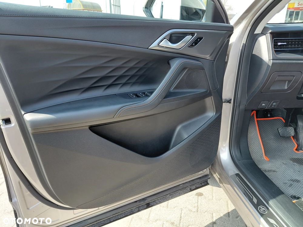 MG HS 1.5 T-GDI Excite DCT - 10