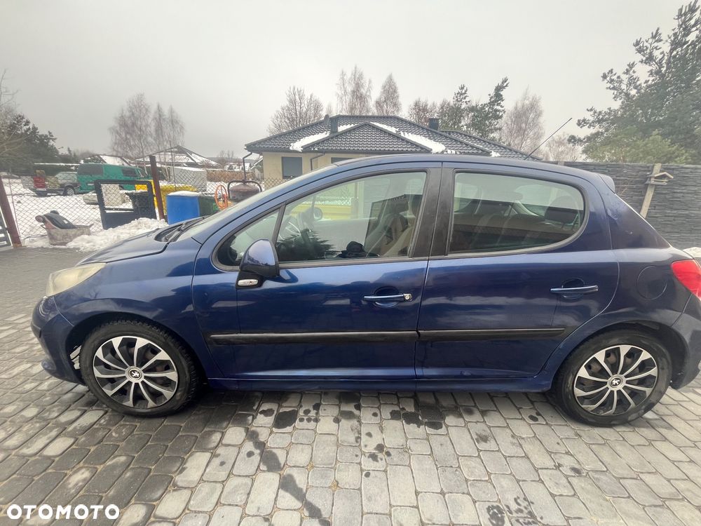 Peugeot 207 - 8