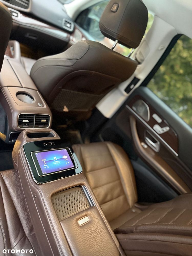 Mercedes-Benz GLS - 12