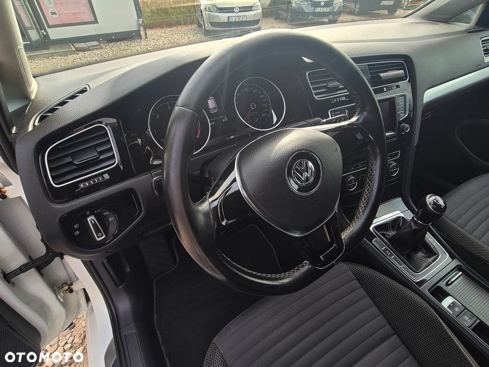 Volkswagen Golf - 26