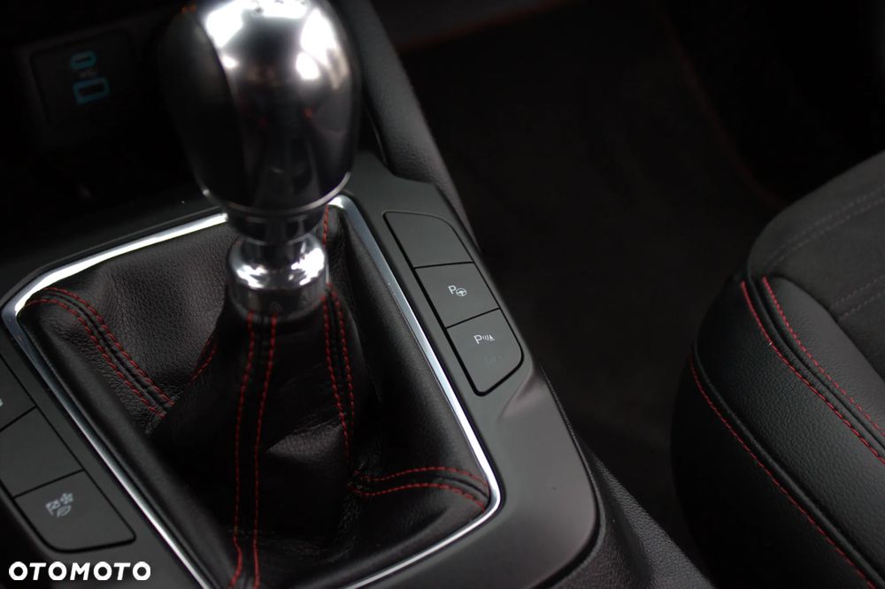 Ford Kuga 2.0 TDCi 2x4 ST-Line - 29