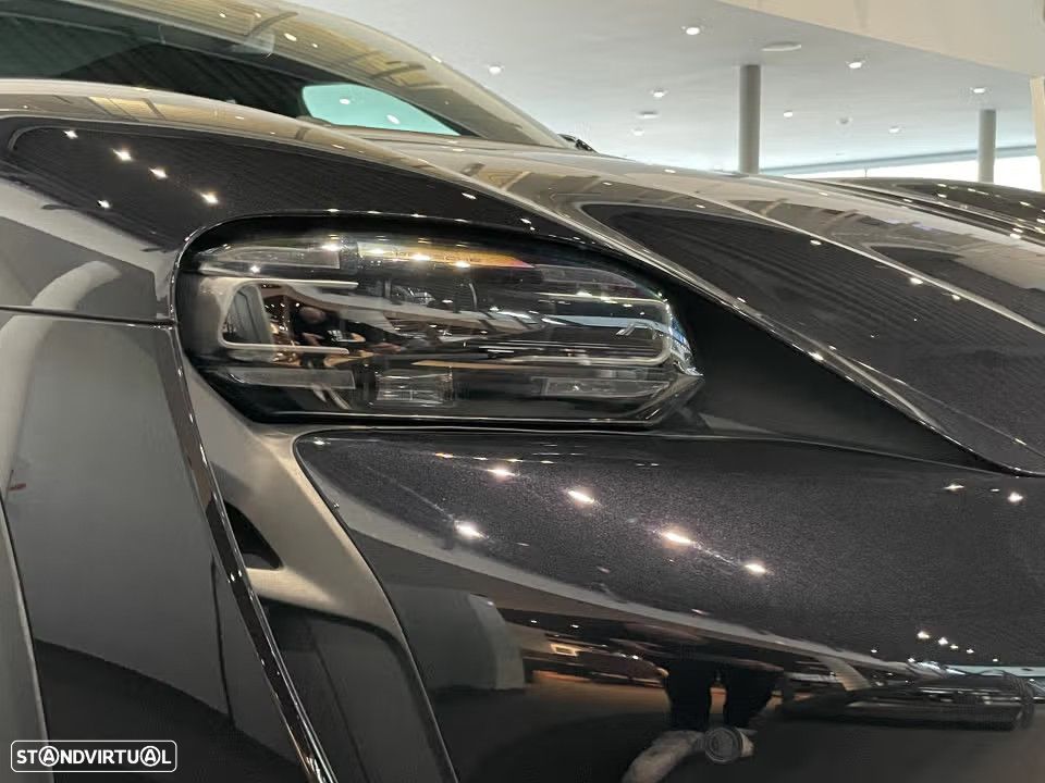 Porsche Taycan Cross Turismo 4 - 9