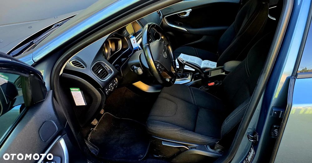 Volvo V40 T3 Kinetic - 29