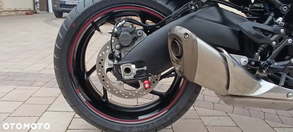 Suzuki GSX 1000 - 22