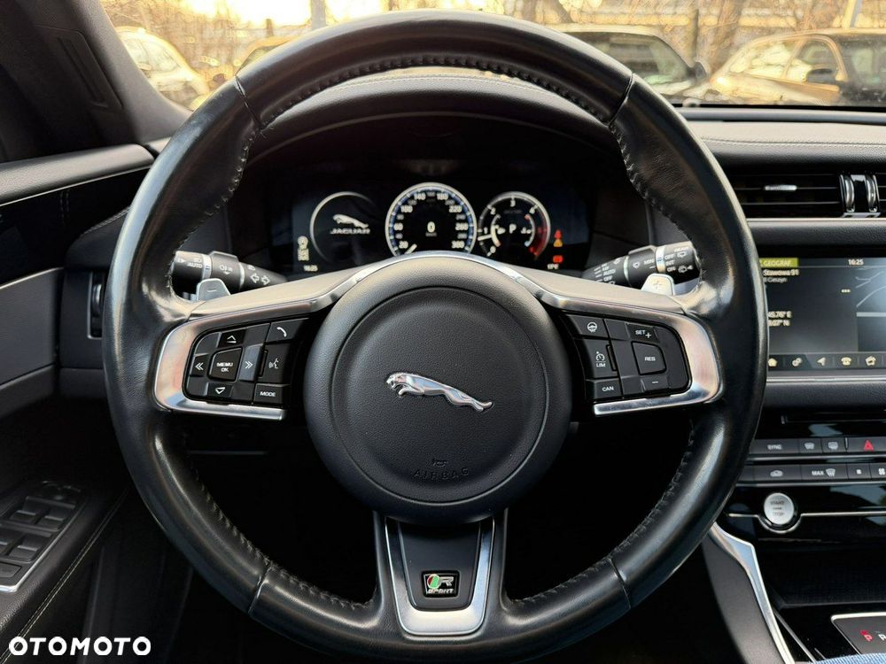 Jaguar XF - 18
