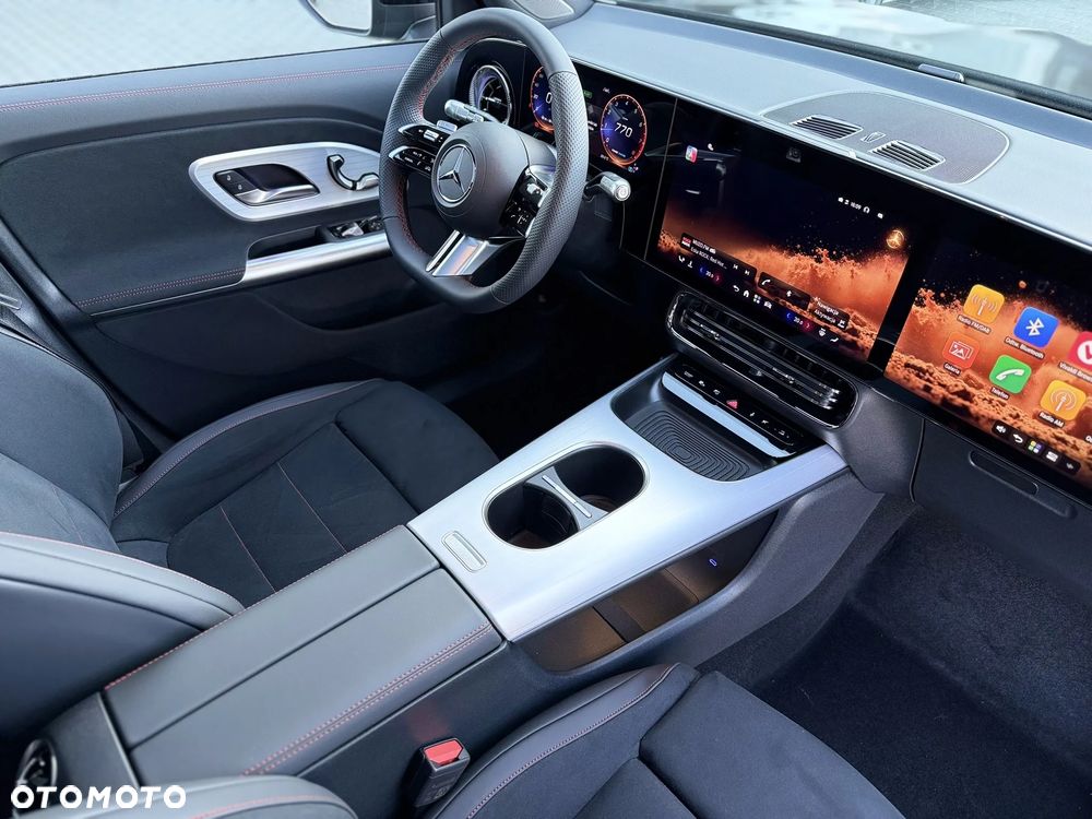 Mercedes-Benz GLB - 26