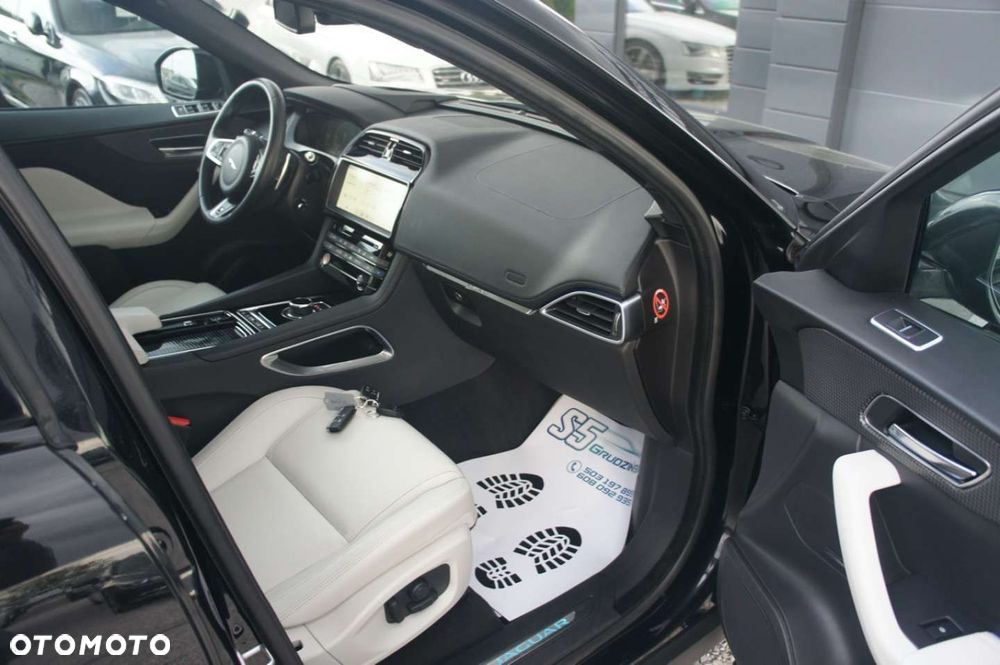 Jaguar F-Pace - 18