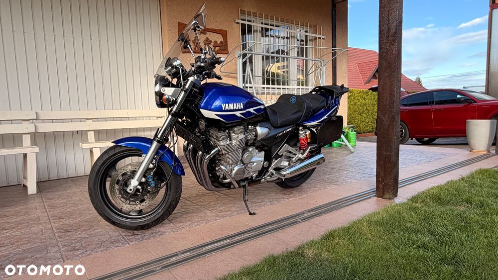 Yamaha XJR - 11
