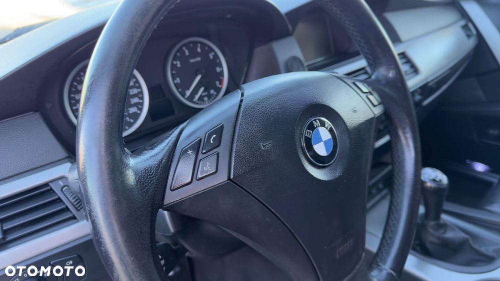 BMW Seria 5 520i - 8