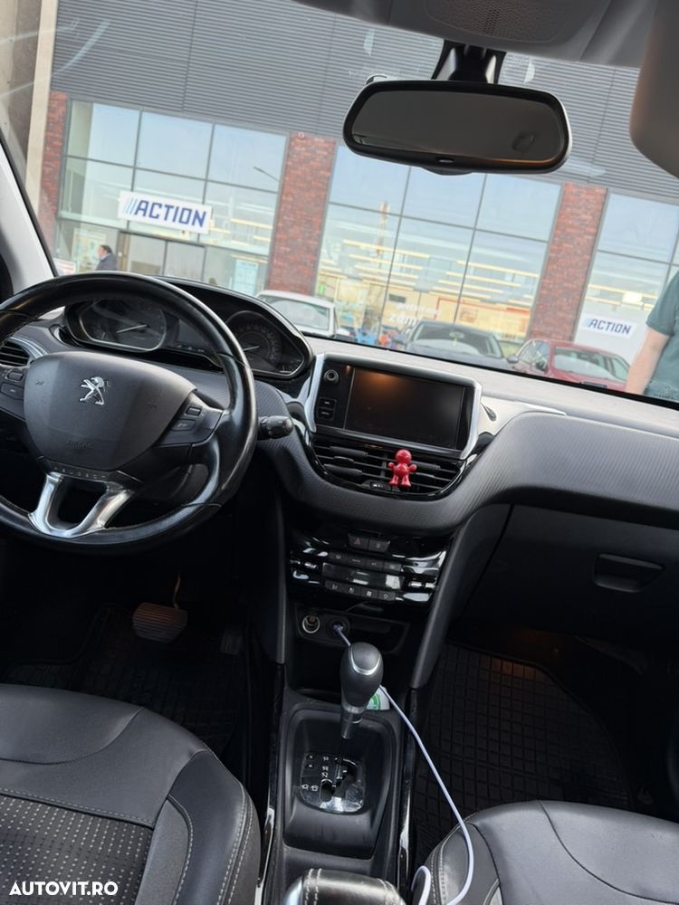 Peugeot 2008 PureTech 110 GPF Stop&Start EAT6 Allure - 8