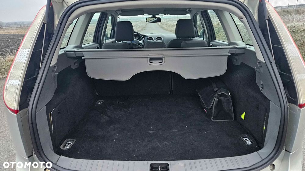 Ford Focus 1.6 Trend - 14